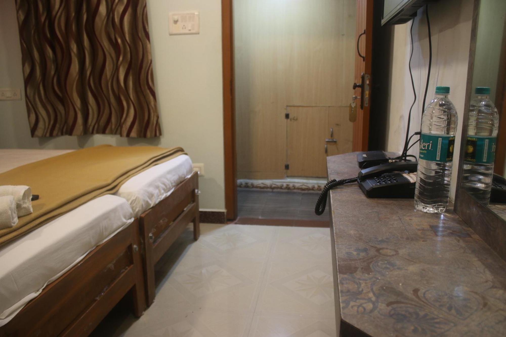 Hotel Sikara, Kumbakonam Bagian luar foto