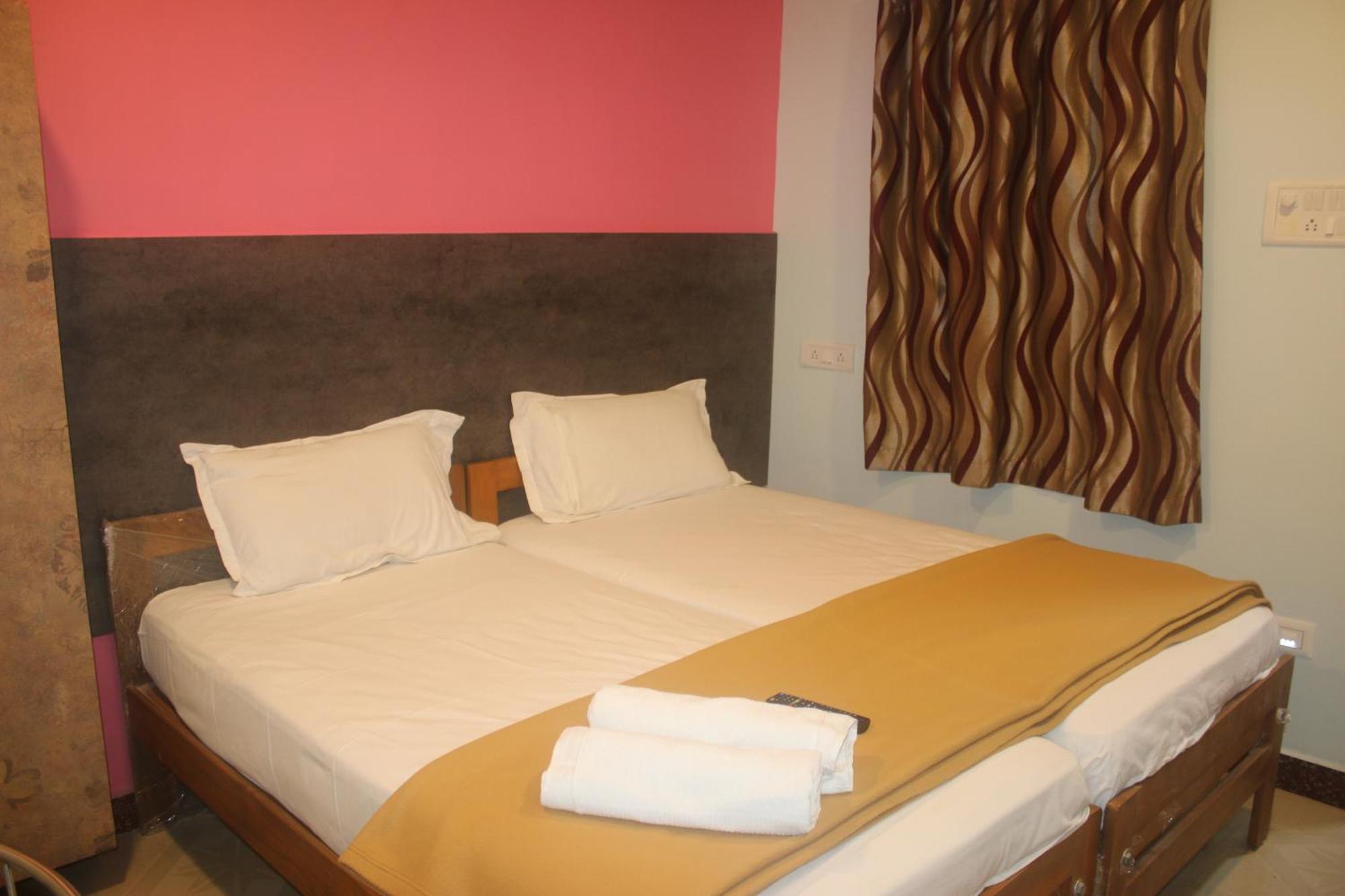 Hotel Sikara, Kumbakonam Bagian luar foto